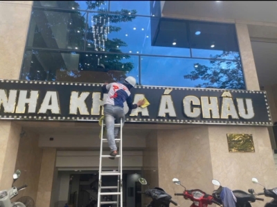 Đu dây, lau biển hiệu, lau kính ngoài trời